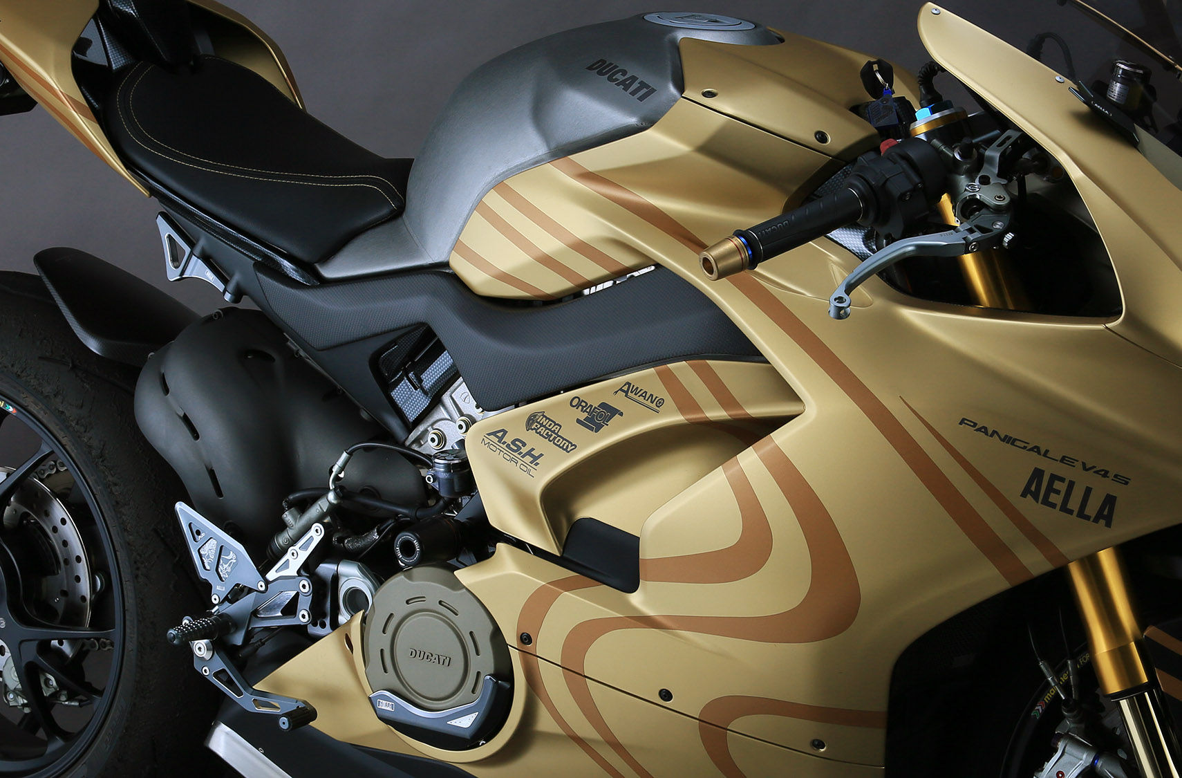 最大96%OFFクーポン 正規品 AELLA パニガーレV4 パニガーレV4S パニガーレV4R トップブリッジ関連パーツ トップブリッジ  MotoGPデザイン カラー